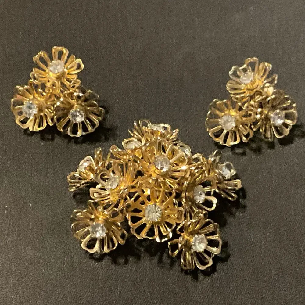 Vintage Coro Flower Rhinestone Brooch & Screw Back Earrings
